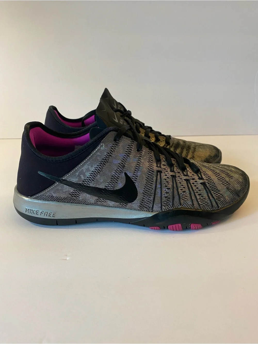 Nike Free TR 6 Women’s Size 8.5 Metallic Silver Black Pink Training 849805-002